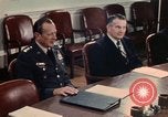 Immagine di James R Schlesinger Washington DC USA, 1974, secondo 45 filmato di repertorio 65675042307