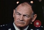 Immagine di Il Segretario della Difesa James Schlesinger Washington DC USA, 1974, secondo 13 filmato di repertorio 65675042308