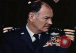 Immagine di Il Segretario della Difesa James Schlesinger Washington DC USA, 1974, secondo 19 filmato di repertorio 65675042308