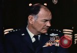 Immagine di Il Segretario della Difesa James Schlesinger Washington DC USA, 1974, secondo 22 filmato di repertorio 65675042308
