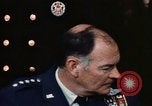 Immagine di Il Segretario della Difesa James Schlesinger Washington DC USA, 1974, secondo 61 filmato di repertorio 65675042308