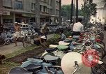 Standbild vietnamesische Frauen Saigon Vietnam, 1964, aus Sekunde 22 historischem Filmmaterial Videoclip 65675042315