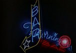 Standbild Neon Sign Saigon Vietnam, 1964, aus Sekunde 40 historischem Filmmaterial Videoclip 65675042316