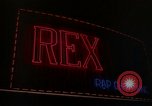 Standbild Neon Sign Saigon Vietnam, 1964, aus Sekunde 56 historischem Filmmaterial Videoclip 65675042316