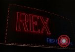 Standbild Neon Sign Saigon Vietnam, 1964, aus Sekunde 60 historischem Filmmaterial Videoclip 65675042316