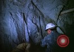 Standbild Bohrmaschine Bolivien, 1966, aus Sekunde 32 historischem Filmmaterial Videoclip 65675042324