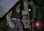 Image déverser du minerai la bolivie, 1966, de la seconde 4 séquences d'archives historiques vidéo 65675042325