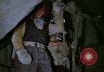 Image déverser du minerai la bolivie, 1966, de la seconde 5 séquences d'archives historiques vidéo 65675042325