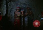 Image déverser du minerai la bolivie, 1966, de la seconde 11 séquences d'archives historiques vidéo 65675042325