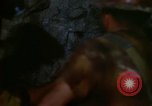 Image déverser du minerai la bolivie, 1966, de la seconde 21 séquences d'archives historiques vidéo 65675042325