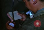 Image déverser du minerai la bolivie, 1966, de la seconde 39 séquences d'archives historiques vidéo 65675042325