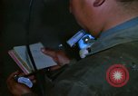 Image déverser du minerai la bolivie, 1966, de la seconde 43 séquences d'archives historiques vidéo 65675042325