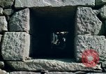Standbild pick ax Bolivien, 1966, aus Sekunde 15 historischem Filmmaterial Videoclip 65675042327