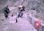 Standbild pick ax Bolivien, 1966, aus Sekunde 33 historischem Filmmaterial Videoclip 65675042327