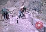 Standbild pick ax Bolivien, 1966, aus Sekunde 34 historischem Filmmaterial Videoclip 65675042327