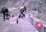 Standbild pick ax Bolivien, 1966, aus Sekunde 35 historischem Filmmaterial Videoclip 65675042327