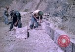 Standbild pick ax Bolivien, 1966, aus Sekunde 39 historischem Filmmaterial Videoclip 65675042327