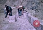 Standbild pick ax Bolivien, 1966, aus Sekunde 43 historischem Filmmaterial Videoclip 65675042327
