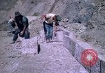 Standbild pick ax Bolivien, 1966, aus Sekunde 44 historischem Filmmaterial Videoclip 65675042327