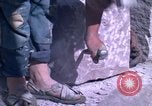 Standbild pick ax Bolivien, 1966, aus Sekunde 45 historischem Filmmaterial Videoclip 65675042327