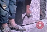 Standbild pick ax Bolivien, 1966, aus Sekunde 46 historischem Filmmaterial Videoclip 65675042327