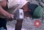 Standbild pick ax Bolivien, 1966, aus Sekunde 48 historischem Filmmaterial Videoclip 65675042327