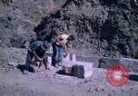 Standbild pick ax Bolivien, 1966, aus Sekunde 54 historischem Filmmaterial Videoclip 65675042327