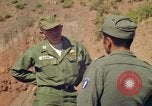 Standbild American Officers Bolivien, 1966, aus Sekunde 55 historischem Filmmaterial Videoclip 65675042329