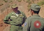 Standbild American Officers Bolivien, 1966, aus Sekunde 56 historischem Filmmaterial Videoclip 65675042329