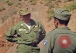 Standbild American Officers Bolivien, 1966, aus Sekunde 62 historischem Filmmaterial Videoclip 65675042329