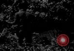 Image sud-vietnamiens soldats patrouillent village Vietnam, 1970, de la seconde 52 séquences d'archives historiques vidéo 65675042355