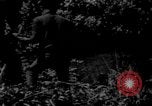 Image sud-vietnamiens soldats patrouillent village Vietnam, 1970, de la seconde 53 séquences d'archives historiques vidéo 65675042355