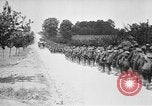Standbild USA Division 3 Frankreich, 1918, aus Sekunde 14 historischem Filmmaterial Videoclip 65675042374