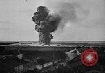 Immagine di American polveriera esplode nella prima guerra mondiale Francia, 1918, secondo 14 filmato di repertorio 65675042394