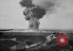 Immagine di American polveriera esplode nella prima guerra mondiale Francia, 1918, secondo 23 filmato di repertorio 65675042394