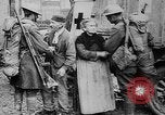 Standbild Waffenstillstand Ersten Weltkrieg Feiern  und von Pershing ziert Frankreich, 1918, aus Sekunde 31 historischem Filmmaterial Videoclip 65675042395