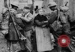 Standbild Waffenstillstand Ersten Weltkrieg Feiern  und von Pershing ziert Frankreich, 1918, aus Sekunde 38 historischem Filmmaterial Videoclip 65675042395