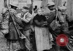 Standbild Waffenstillstand Ersten Weltkrieg Feiern  und von Pershing ziert Frankreich, 1918, aus Sekunde 39 historischem Filmmaterial Videoclip 65675042395