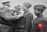 Standbild Waffenstillstand Ersten Weltkrieg Feiern  und von Pershing ziert Frankreich, 1918, aus Sekunde 56 historischem Filmmaterial Videoclip 65675042395