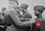Standbild Waffenstillstand Ersten Weltkrieg Feiern  und von Pershing ziert Frankreich, 1918, aus Sekunde 61 historischem Filmmaterial Videoclip 65675042395
