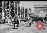 Standbild Siegesparade Ende Ersten Weltkrieg Frankreich, 1919, aus Sekunde 13 historischem Filmmaterial Videoclip 65675042396