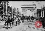 Standbild Siegesparade Ende Ersten Weltkrieg Frankreich, 1919, aus Sekunde 14 historischem Filmmaterial Videoclip 65675042396