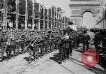 Standbild Siegesparade Ende Ersten Weltkrieg Frankreich, 1919, aus Sekunde 15 historischem Filmmaterial Videoclip 65675042396