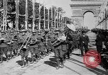 Standbild Siegesparade Ende Ersten Weltkrieg Frankreich, 1919, aus Sekunde 16 historischem Filmmaterial Videoclip 65675042396