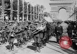 Standbild Siegesparade Ende Ersten Weltkrieg Frankreich, 1919, aus Sekunde 17 historischem Filmmaterial Videoclip 65675042396