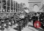 Standbild Siegesparade Ende Ersten Weltkrieg Frankreich, 1919, aus Sekunde 18 historischem Filmmaterial Videoclip 65675042396