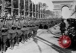 Standbild Siegesparade Ende Ersten Weltkrieg Frankreich, 1919, aus Sekunde 22 historischem Filmmaterial Videoclip 65675042396