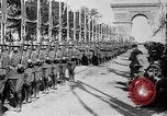 Standbild Siegesparade Ende Ersten Weltkrieg Frankreich, 1919, aus Sekunde 36 historischem Filmmaterial Videoclip 65675042396