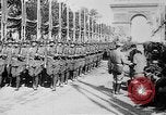 Standbild Siegesparade Ende Ersten Weltkrieg Frankreich, 1919, aus Sekunde 44 historischem Filmmaterial Videoclip 65675042396