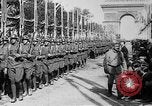 Standbild Siegesparade Ende Ersten Weltkrieg Frankreich, 1919, aus Sekunde 46 historischem Filmmaterial Videoclip 65675042396